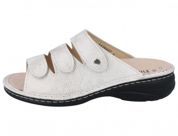 Beige Damen Bequem Pantolette drei Klettriemen schwarze Sohle genarbtes Glattleder Wechselfußbett