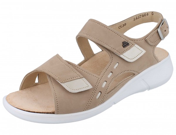 beige Damen Bequemsandale mit weißer Sohle silbernen Riemenenden zwei Klettriemen Fersenriemen mit Dornschnalle