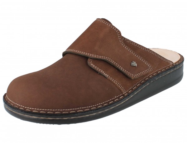 Brauner Nubuk Herren Clog mit einem Klettverschlussriemen schwarze Sohle