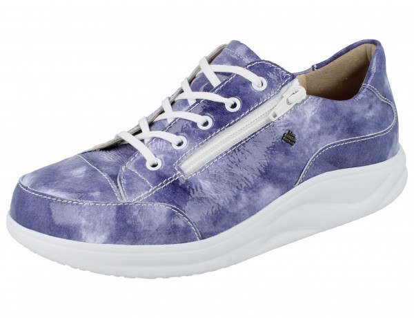 sportlicher, blau-marmorierter Schnürsneaker aus Lackleder mit seitlichem Reißverschluss und weißer Sohle 