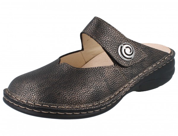 Kupfer glänzender genarbter Glattleder Damen Clog mit einem Klettriemen Metallemblem schwarze Sohle