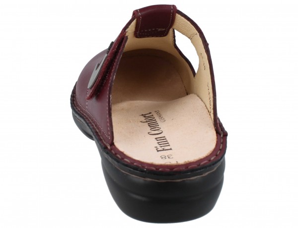Finn Comfort Damen Clogs Hausschuhe, Schmuckstein auf Klettriemen, Glattleder in Dunkelrot, schwarze Sohle