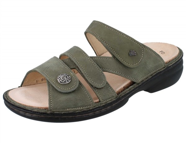 Farngrüne Damen Pantolette mit drei zierlichen Riemen und schwarzer Laufsohle