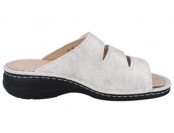 Beige Damen Bequem Pantolette drei Klettriemen schwarze Sohle genarbtes Glattleder Wechselfußbett